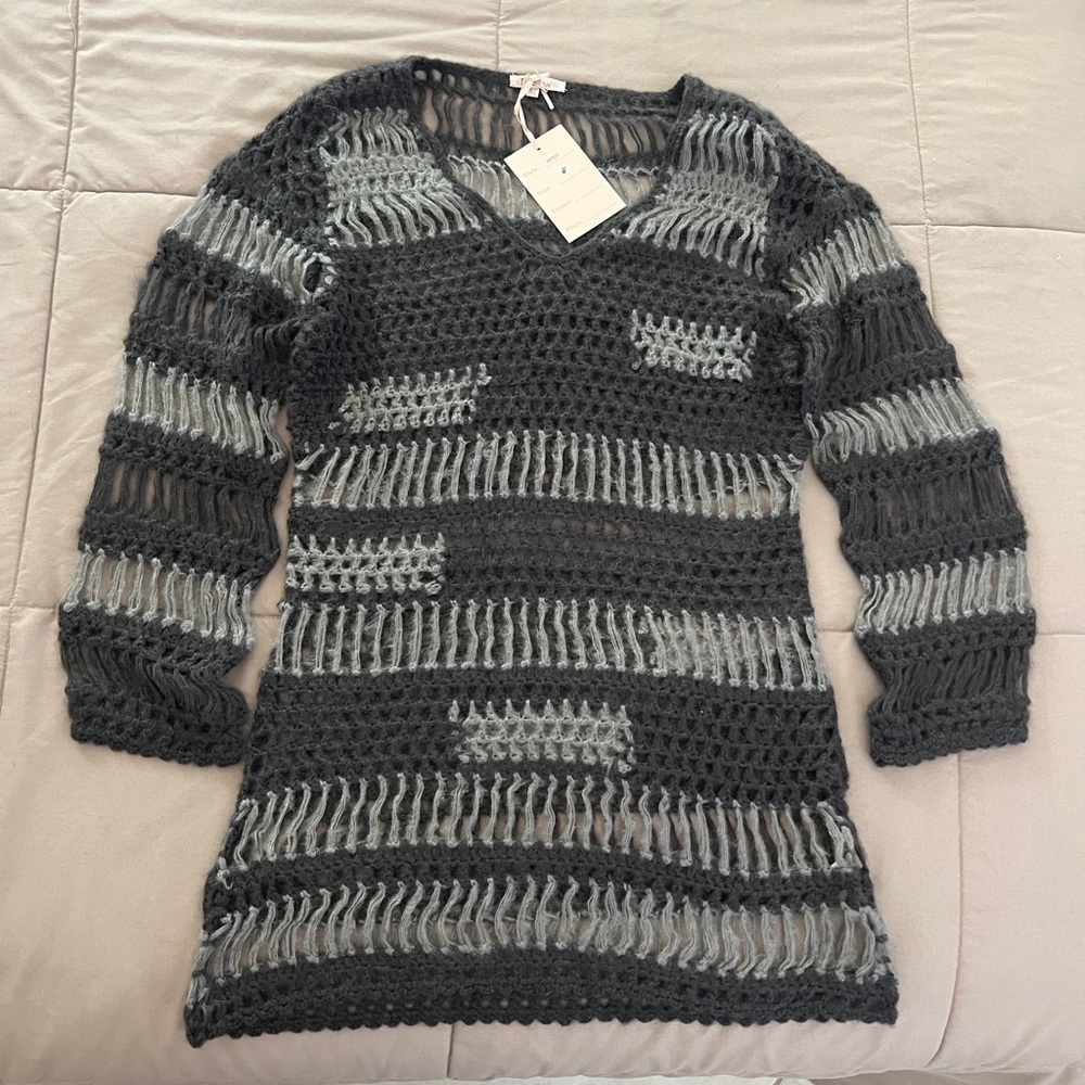 NWT Toi et Moi Sweater Top ❤️